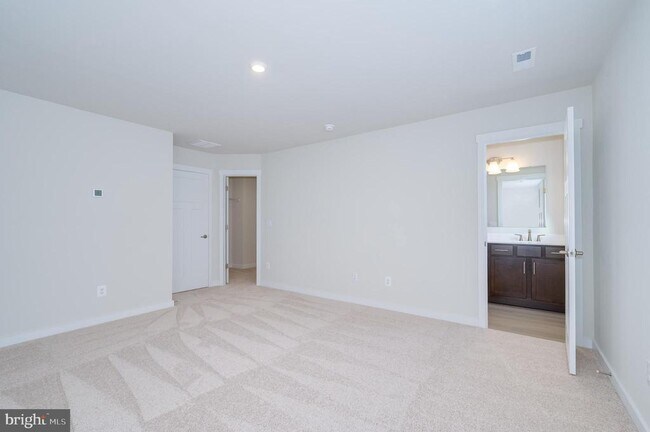 Building Photo - 14 Trotting Rd