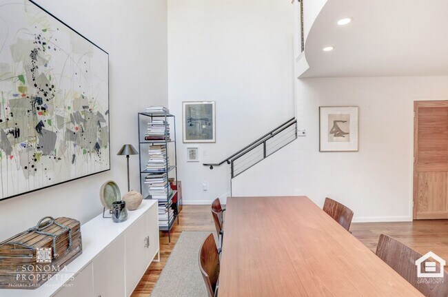 Building Photo - Modern 1BD/2BA Loft Just Minutes from Down...