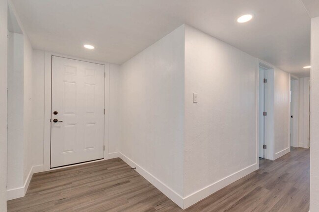 Building Photo - 4129 N 33rd Dr