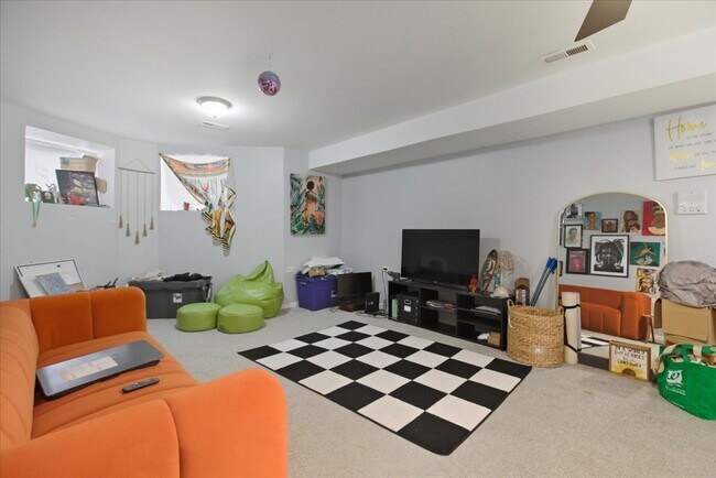 Building Photo - 4423 S Prairie Ave