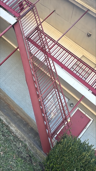 Building Photo - 701 Canada St