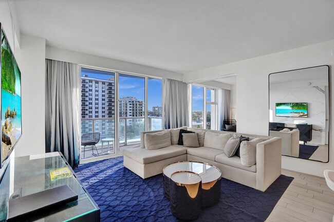 Building Photo - 3101 Bayshore Dr