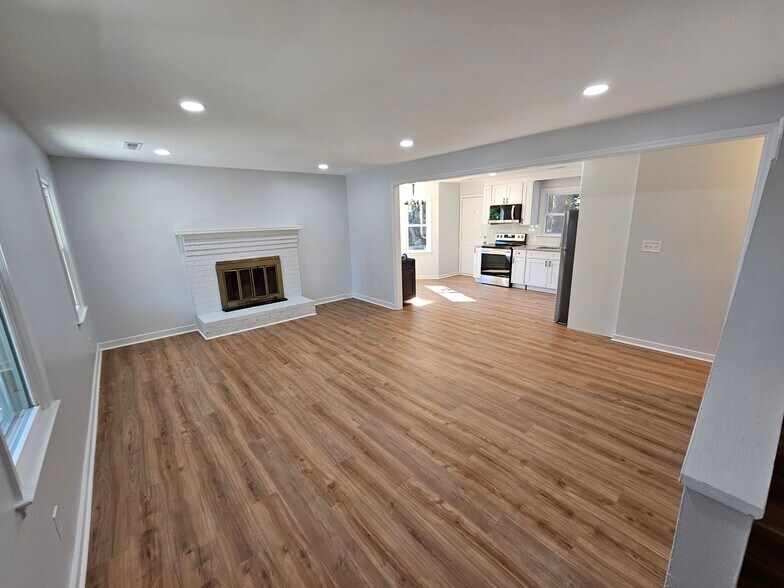 Building Photo - 2800 South Ridge Dr