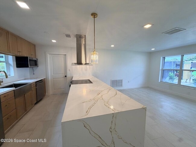 Building Photo - 205 Melaleuca Dr