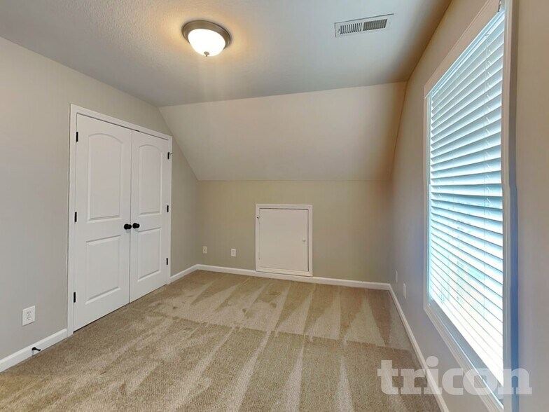 Building Photo - 3450 Southwood Dr