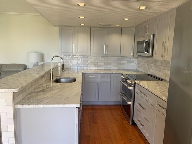 Building Photo - 1125 Pinellas Bayway S