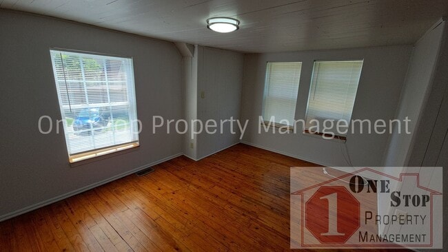 Building Photo - 606 S Fairview Ave