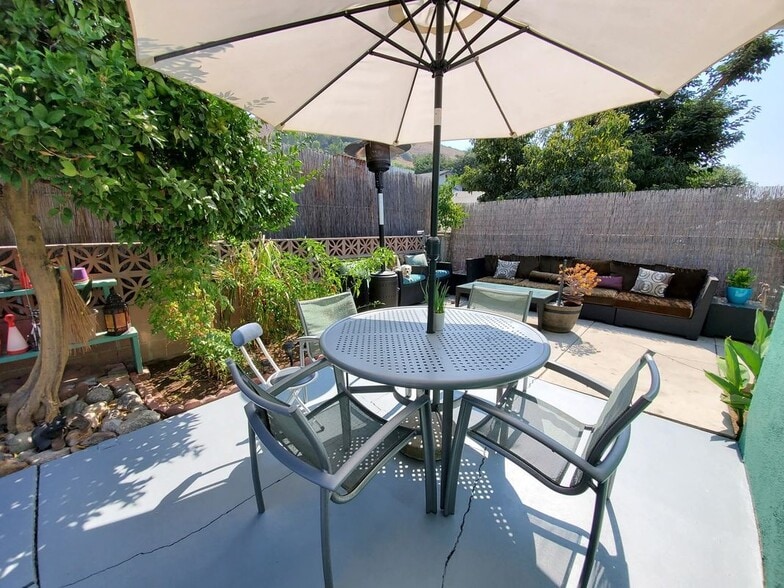 Building Photo - 2910 Lincoln Park Ave