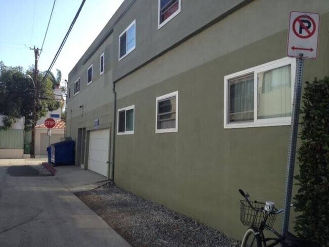 Building Photo - 474 Sherman Ave