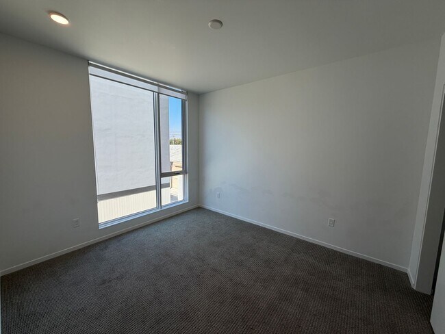 Building Photo - 2419 Binnen Ln