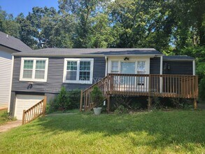 Building Photo - Beautiful 3 Bedroom House in Atlanta!
