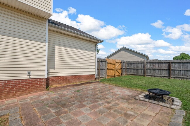 Building Photo - 443 Cranklen Cir