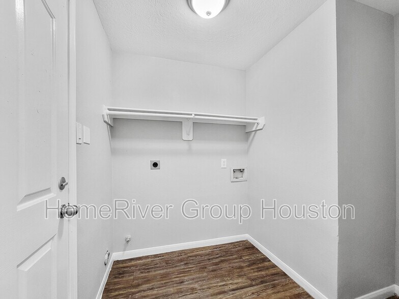 Building Photo - 11930 Cottonwood Ln