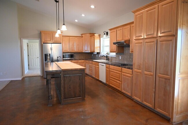 Building Photo - 2460 Wranglers Retreat