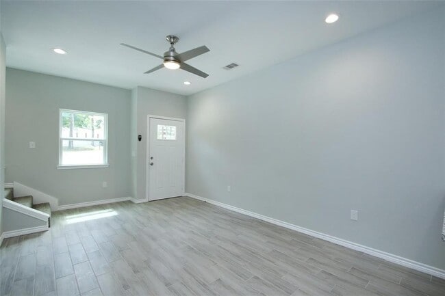 Building Photo - 923 Timberglen Ct