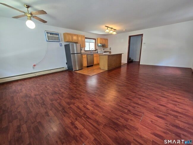 Building Photo - 493 Den Ln