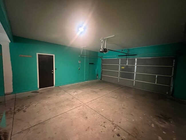 Building Photo - Summer Special $200 OFF!!!! 1st Month Rent!!!