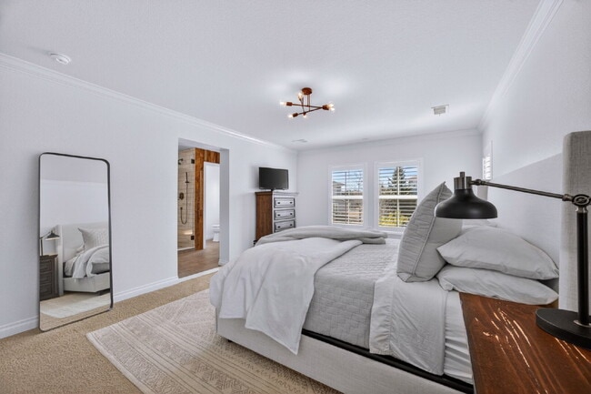 Building Photo - "Spacious 5-Bedroom Retreat on South Quantock Way - Perfectly Designed for Comfort and Style!"  A...