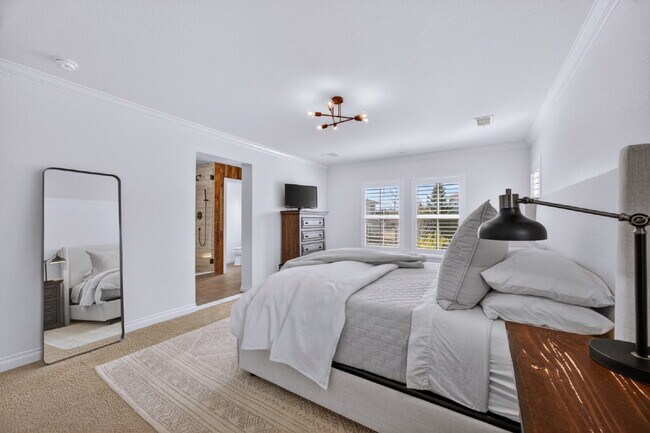 Building Photo - "Spacious 5-Bedroom Retreat on South Quantock Way - Perfectly Designed for Comfort and Style!"