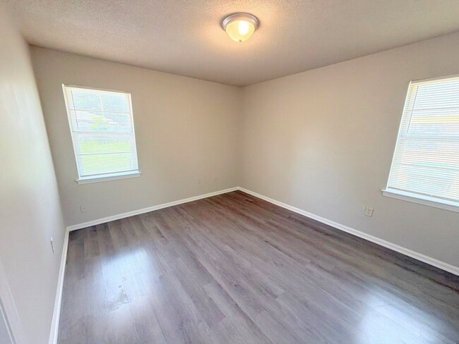 Building Photo - Newly Renovated Home In Whitehaven - Open To Section 8