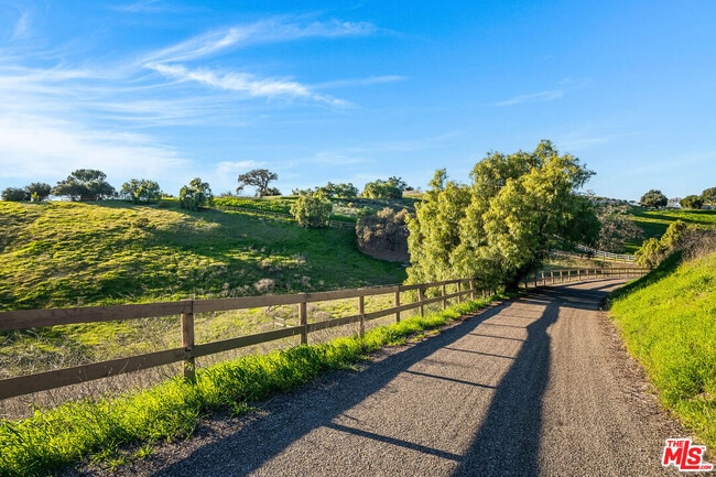 Building Photo - 2975 Calle Bonita