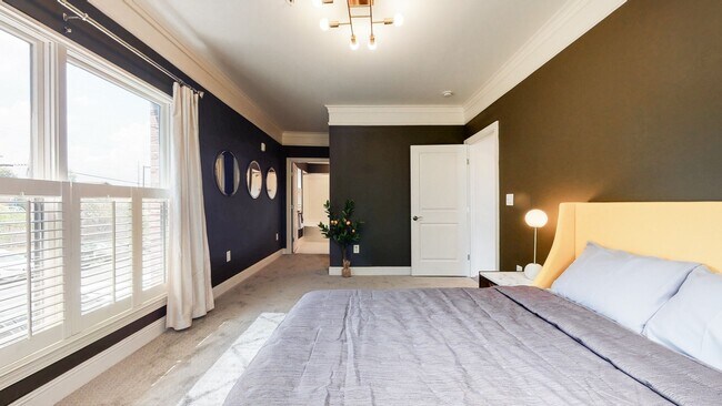 Building Photo - Amazing East Nashville 2 Bed/ 2 Bath Condo...