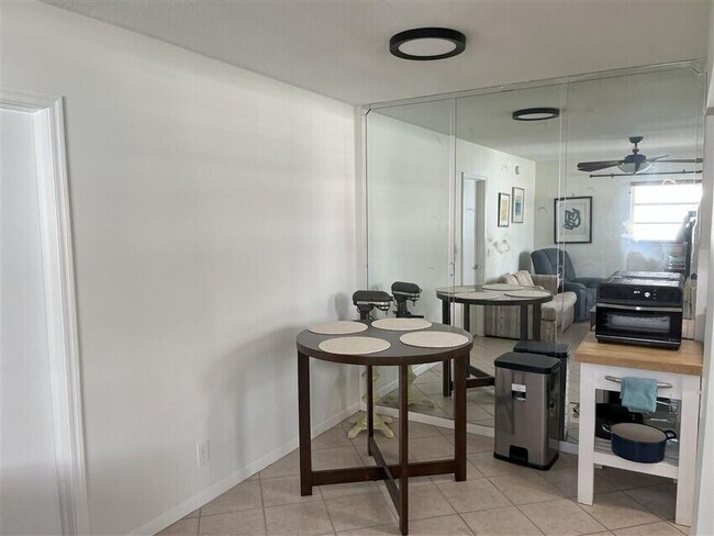 Building Photo - 18 Ocean Breeze