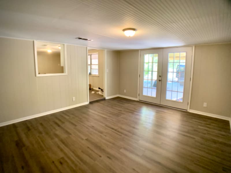 Building Photo - 353 Camelot Dr