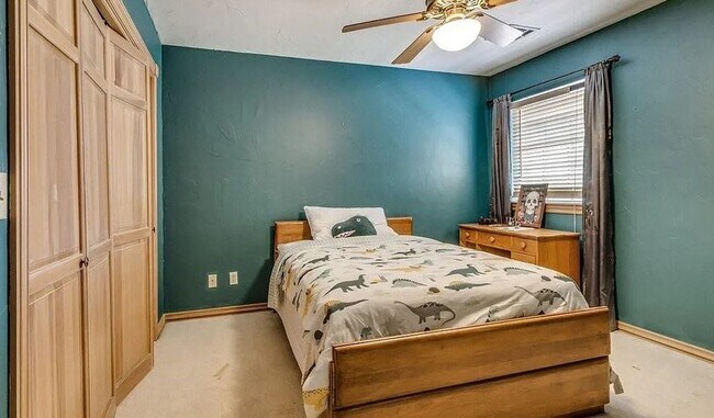 Building Photo - Massive 4BD/3BTH and 2 Car garage Home! Minutes from I-35