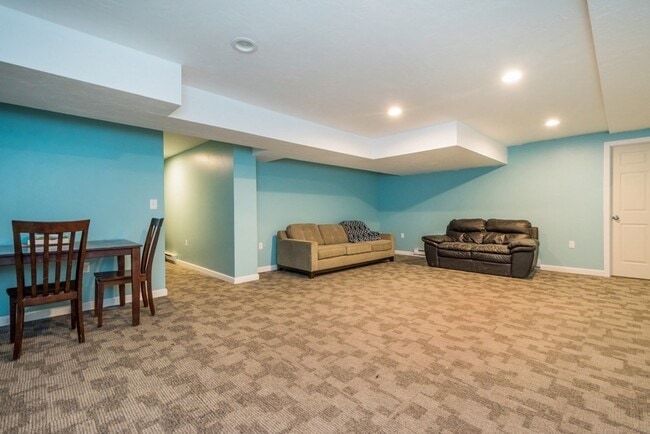 Building Photo - 4 Cyrus Way