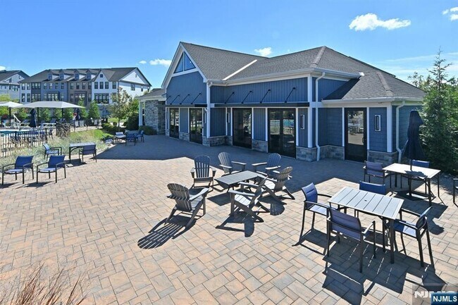 Building Photo - 31 Hearthstone Ct