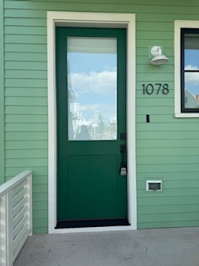 Building Photo - Charming Wheeler Cottage with Modern Comforts