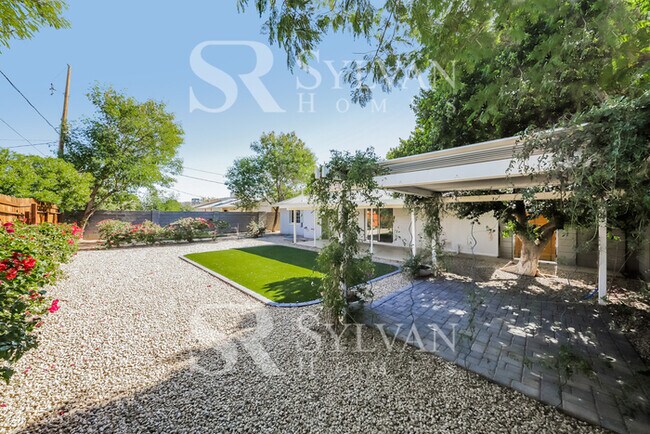 Building Photo - This lovely home is ready for your personal touch!