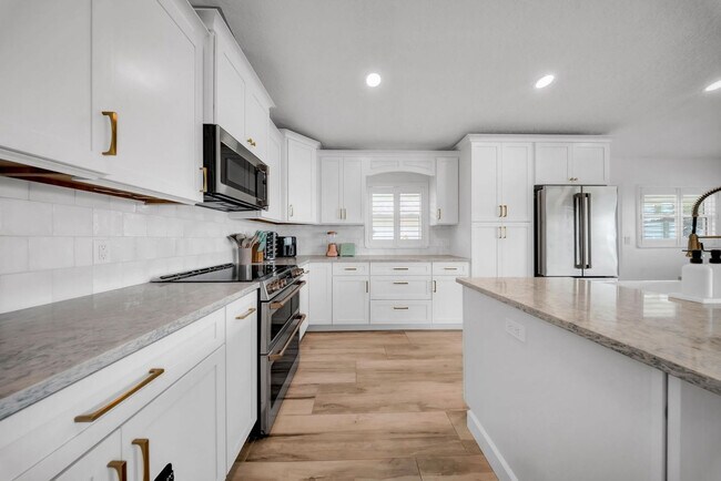 Building Photo - 555 S Gulf Dr