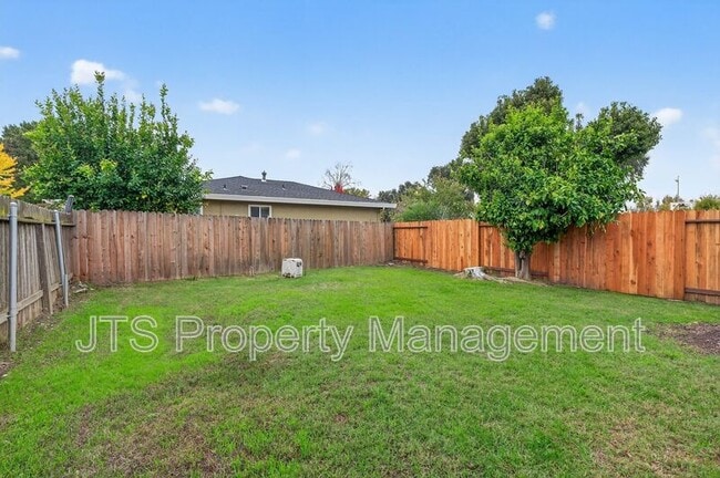 Building Photo - 728 Clipper Way