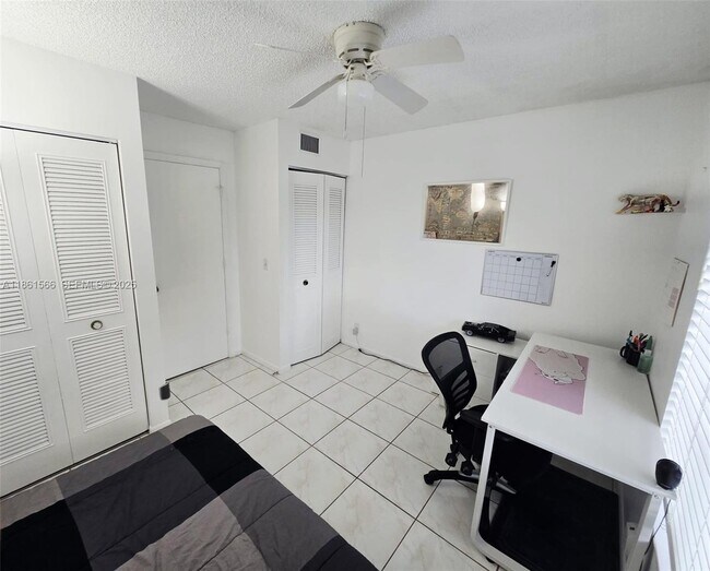 Building Photo - 1102 Green Pine Blvd