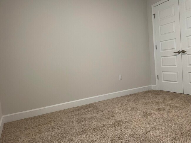 Building Photo - 5236 NW Iredell St