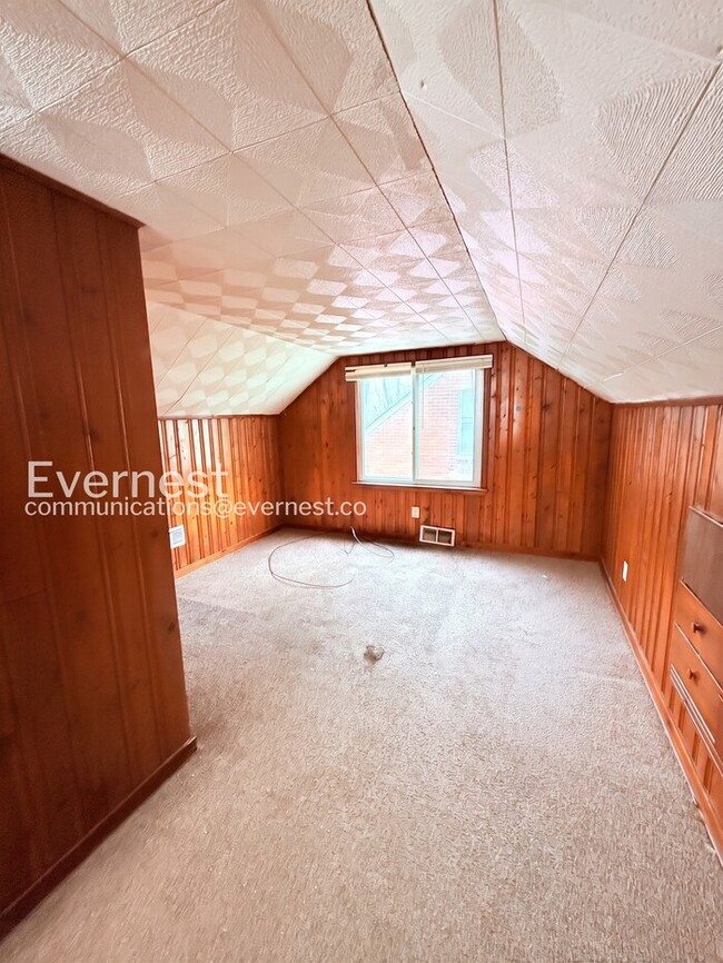 Building Photo - 18659 Shaftsbury Ave