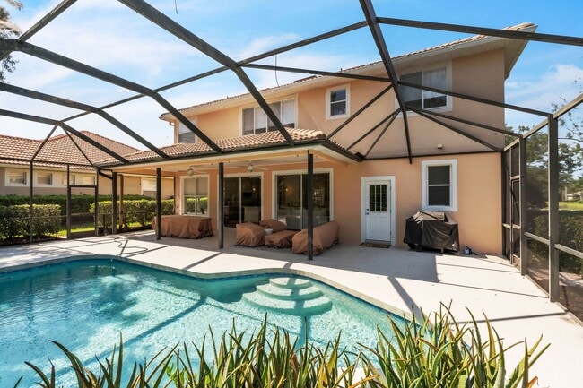 Building Photo - Stunning 5 bed Pool Home - Country Club