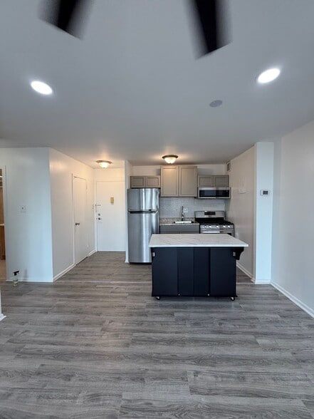 Building Photo - 2500 N Van Dorn St