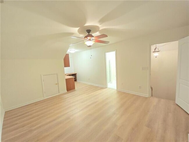 Building Photo - 12592 Waterside Dr