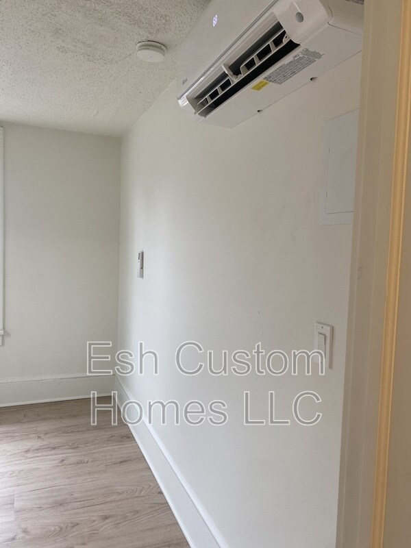 Building Photo - 741 Manor St