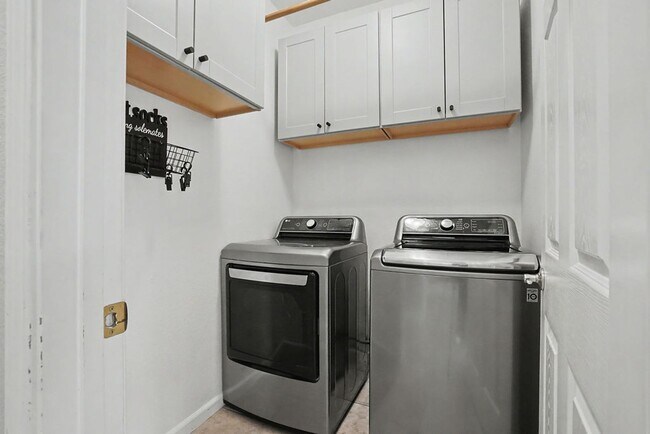 Building Photo - 4865 Peninsula Point Dr