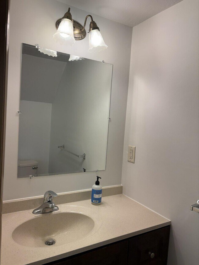 Building Photo - 167 Sunshine Dr