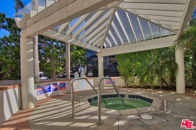 Building Photo - 1118 3rd St