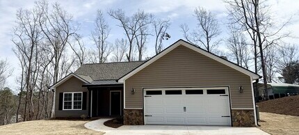 Building Photo - Charming 3-bedroom home ready to welcome its first family!