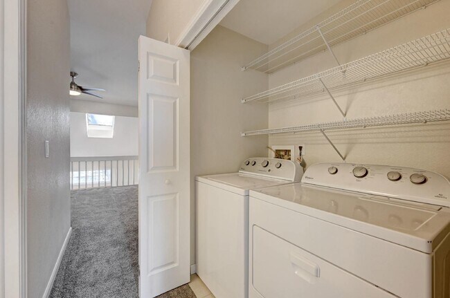Building Photo - $1,995 - 2 Bed, 2 Bath Lofted Townhome in ...