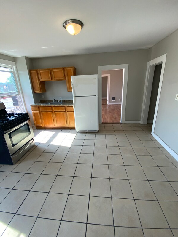 Building Photo - 742-760-760 Park St