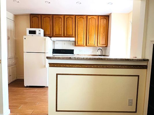 Building Photo - 21-24 29th St