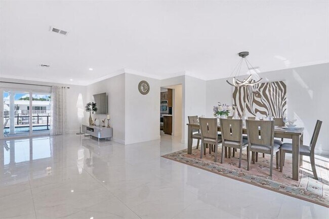 Building Photo - 4101 NE 24th Ave